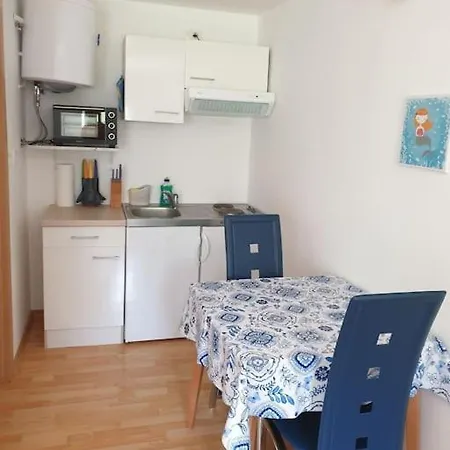 Apartma Patricija For 2 דירה